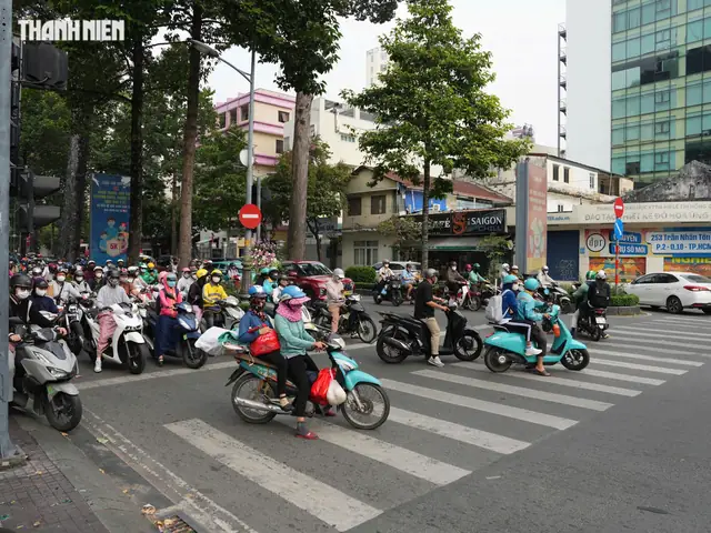 Anh Q Đi Xe Máy Vượt Đèn Đỏ