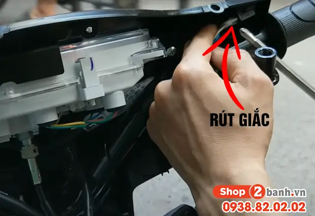 Bật Đèn Xe Máy Ở Đâu