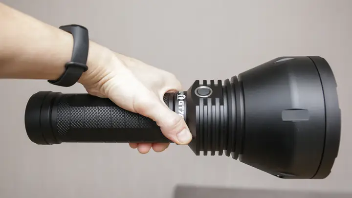 Các Loại Đèn Pin Chiếu Xa