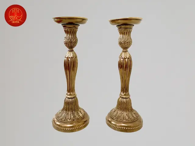 Chân Đèn Thờ Công Giáo