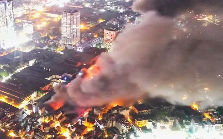 Cháy Nhà Máy Bóng Đèn Phích Nước Rạng Đông