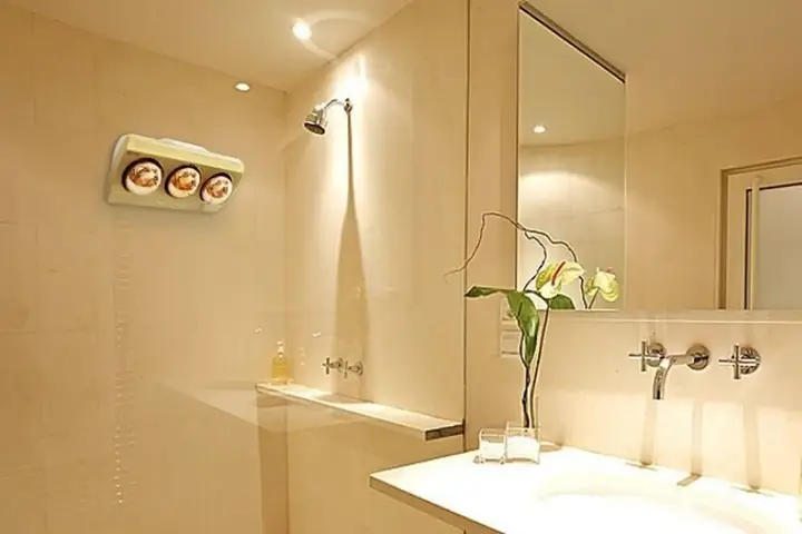 Chế Đèn Sưởi Nhà Tắm