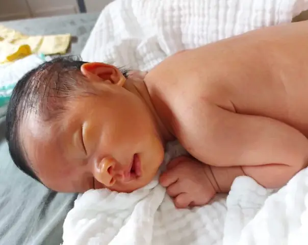 Chiếu Đèn Vẫn Bị Vàng Da