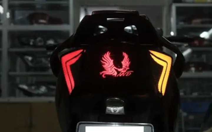 Dán Decal Đèn Sau Xe Máy