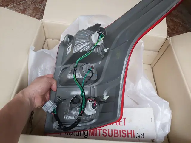 Đèn Hậu Xe Triton 2018
