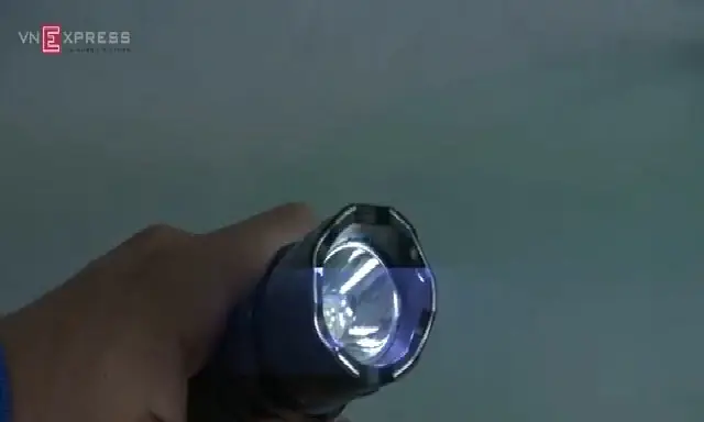 Đèn Pin Chích Điện Có Bị Cấm
