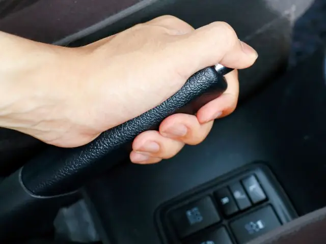Đèn Thắng Tay Không Tắt