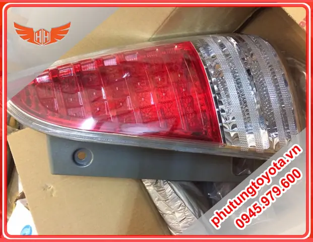 Giá Đèn Hậu Xe Innova