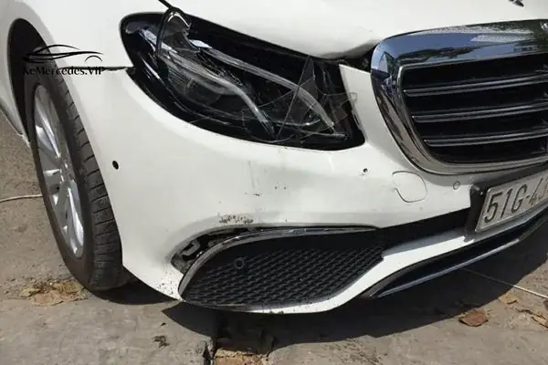 Giá Đèn Pha Xe Mercedes