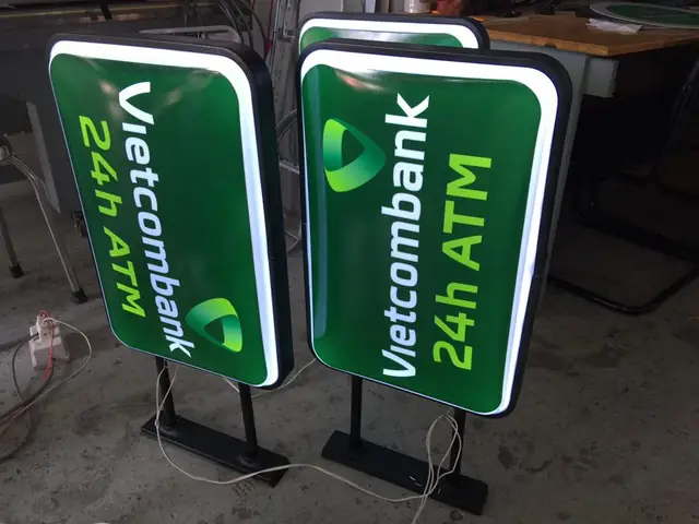 Hộp Đèn Mica Hút Nổi Tphcm