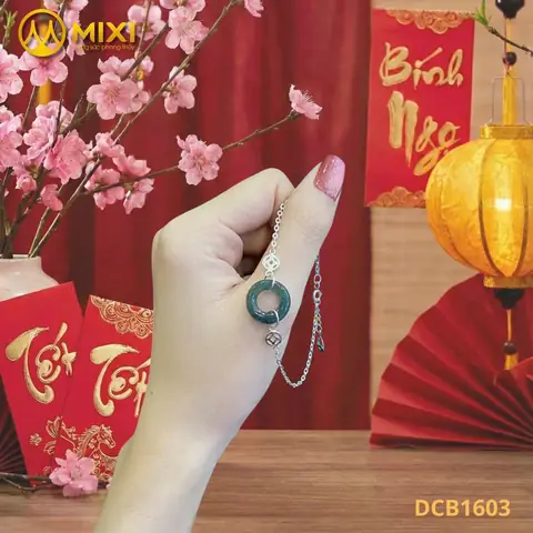 Lắc Vòng Trong Ngày Đèn Đỏ
