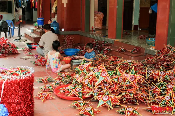 Làng Làm Đèn Ông Sao
