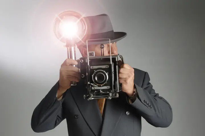 Máy Ảnh Có Đèn Flash