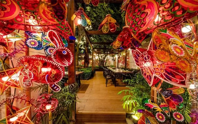 Nhà Hàng Đèn Lòng Đỏ Hà Nội