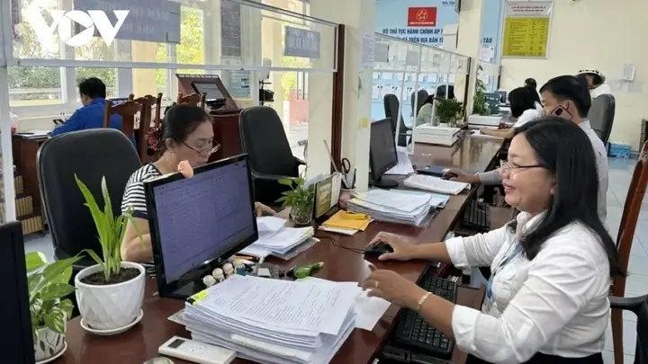 Nhà Trường Dự Định Lắp Bóng Đèn Cho 32 Phòng