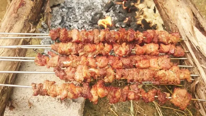 Nướng Thịt Bằng Đèn Khò