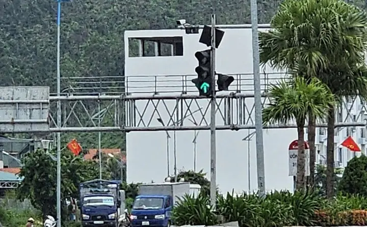 Phố Đèn Đỏ Ở Uông Bí