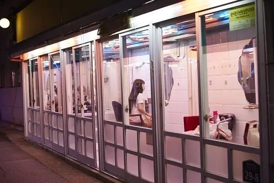 Phố Đèn Đỏ Suwon Hàn Quốc
