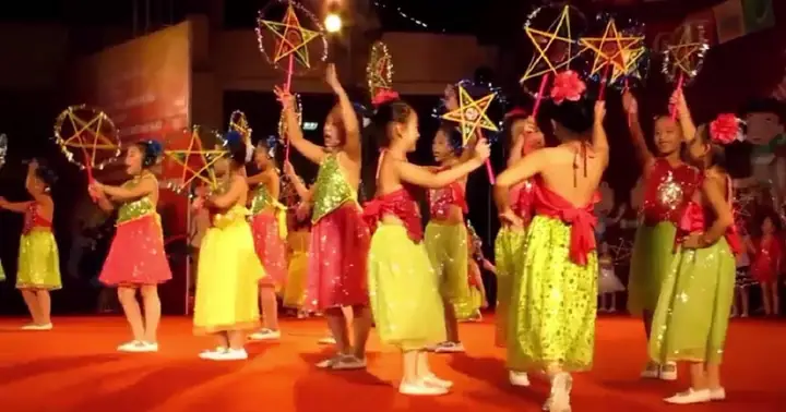 Rước Đèn Ông Sao Múa