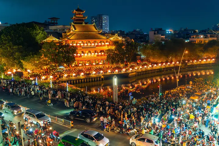 Thả Đèn Hoa Đăng Ở Bình Dương