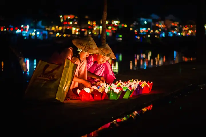 Thả Đèn Hoa Đăng Trung Thu Ở Tphcm