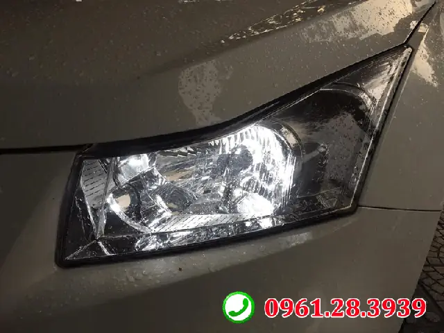 Thay Bóng Đèn Xe Cruze
