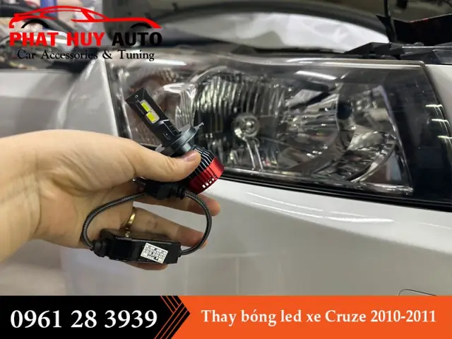 Thay Bóng Đèn Xe Cruze