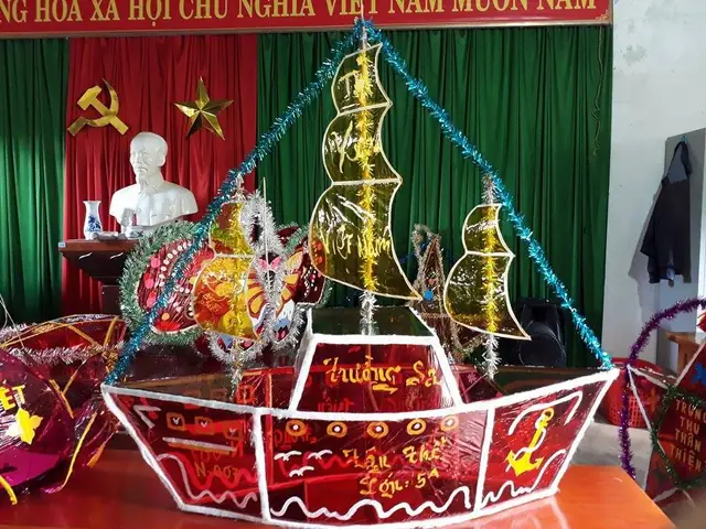 Thi Làm Đèn Ông Sao