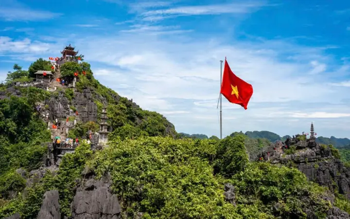 Thử Thách Tự Làm Mù Mắt Bằng Đèn Học