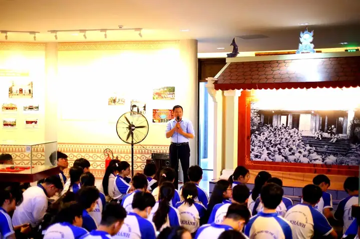 Thuyết Minh Về Đèn Học