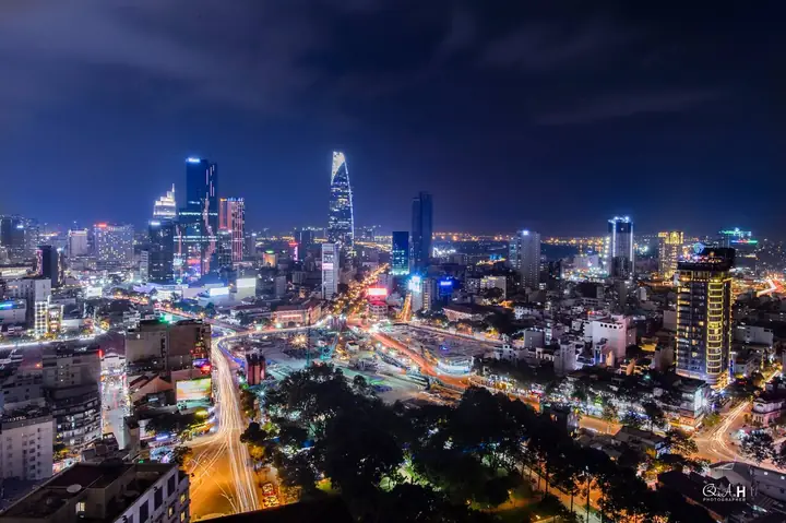 Tôi Ra Đi Giữa Phố Không Đèn