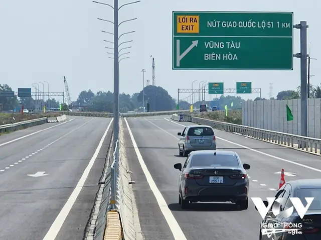 Tôi Ra Đi Giữa Phố Không Đèn