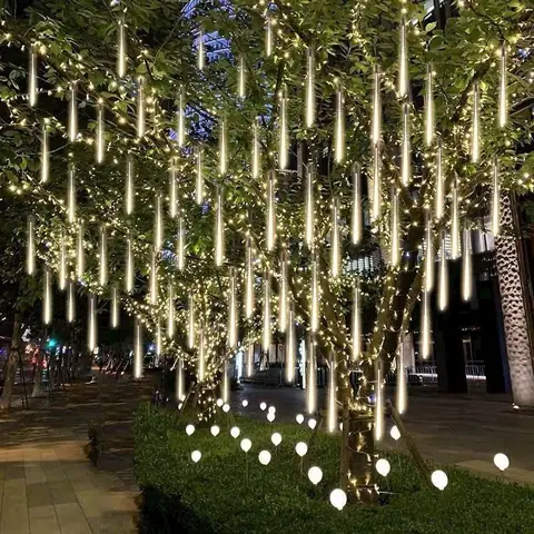 Trang Trí Cây Bằng Đèn Nháy