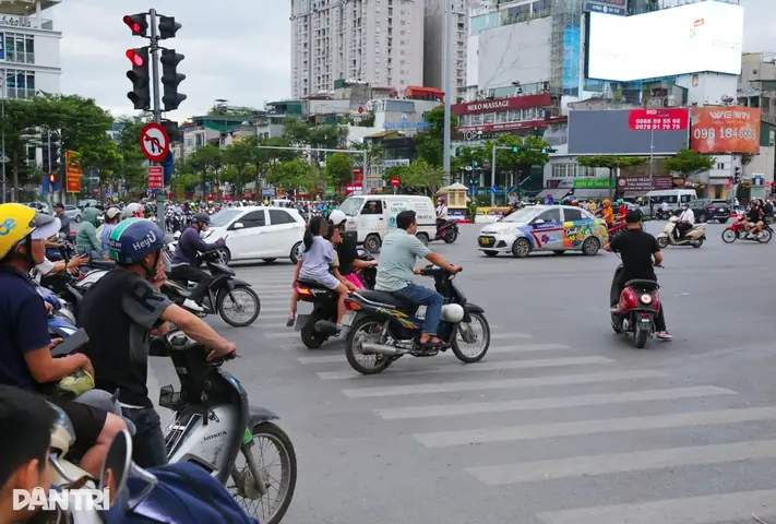 Vượt Đèn Đỏ Hà Nội