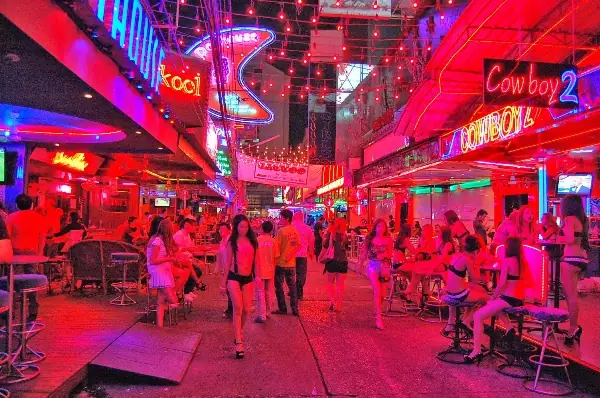 Xâm Nhập Phố Đèn Đỏ Nhật Bản