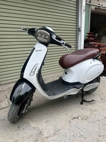 Xe Vespa Đèn Vuông Cũ