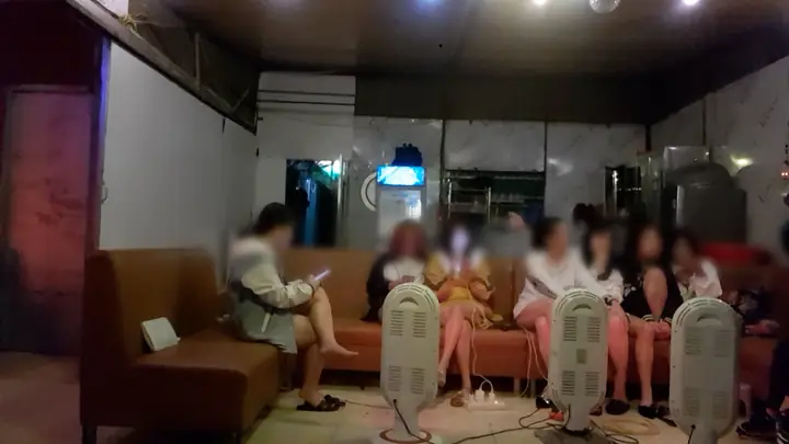 Xuân Mai Phố Đèn Đỏ