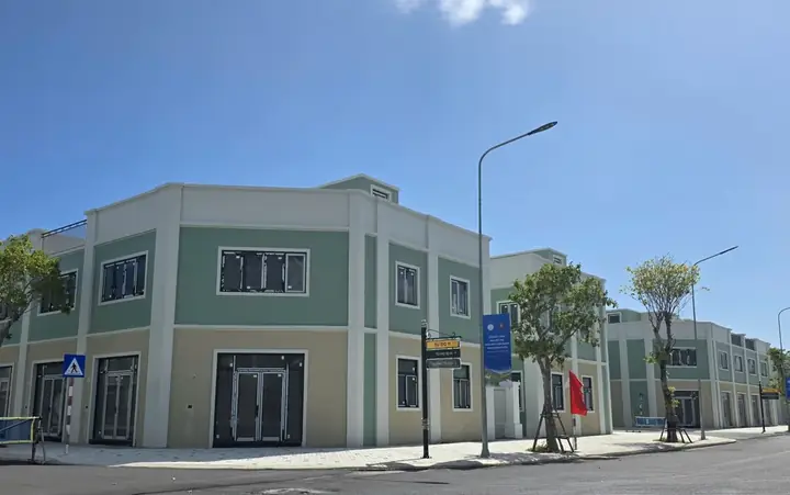 Bao Nhiêu Đèn Bao Nhiêu Hoa
