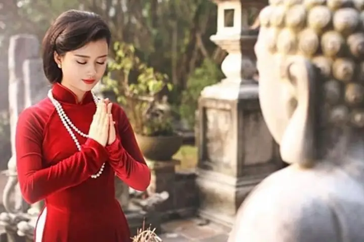 Bị Đèn Đỏ Có Nên Đi Chùa