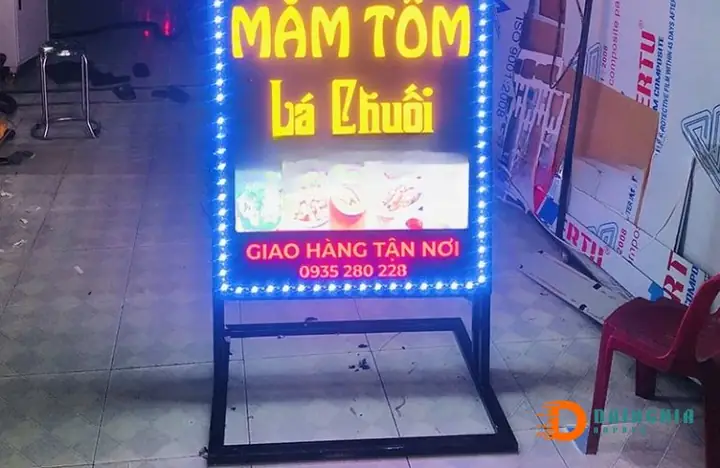 Biển Hộp Đèn Có Chân