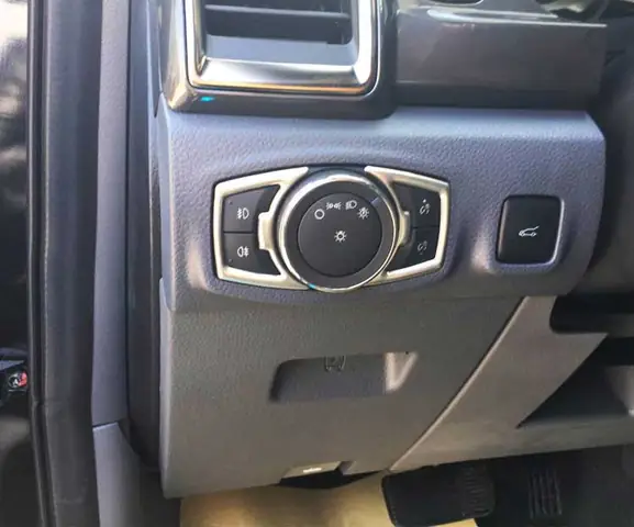 Cách Bật Đèn Pha Xe Ford Ranger