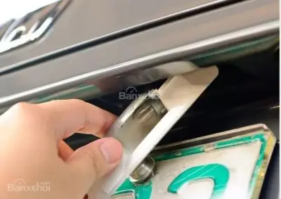 Cách Thay Đèn Soi Biển Số I10