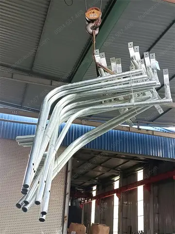 Cần Đèn Gắn Trụ Bê Tông