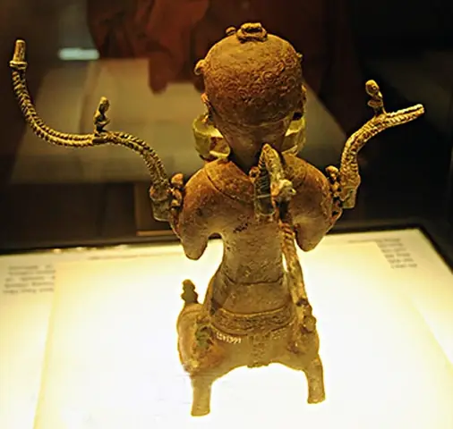 Cây Đèn Đồng Hình Người Quỳ
