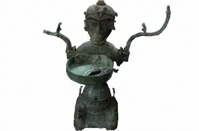 Cây Đèn Đồng Hình Người Quỳ