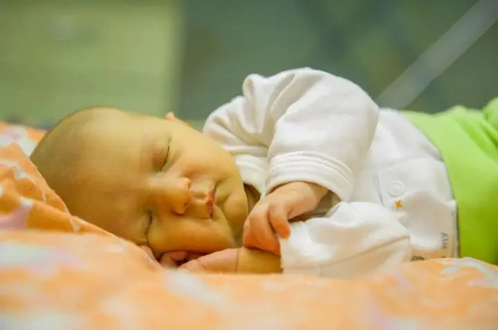 Chỉ Số Bilirubin Bao Nhiêu Thì Phải Chiếu Đèn