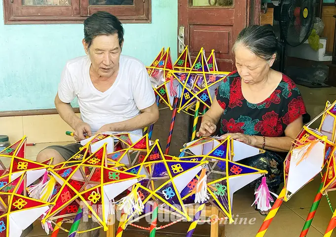 Chiếc Đèn Ông Sao Xuân Mai
