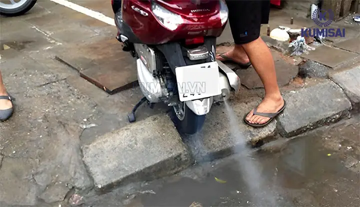 Chóa Đèn Xe Máy Bị Vô Nước