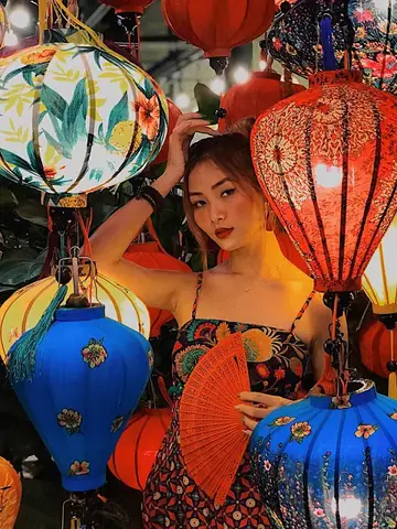 Chụp Hình Với Lồng Đèn