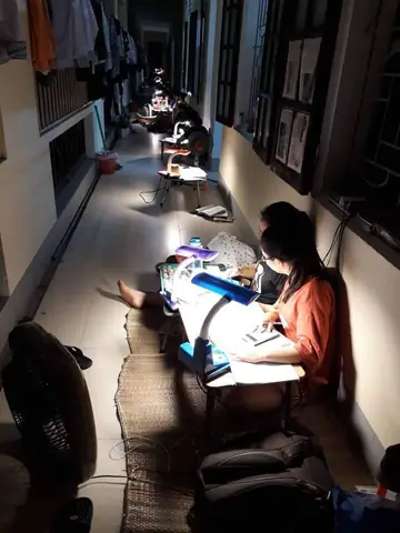 Đêm Chăng Đèn Ngồi Nhớ Lại